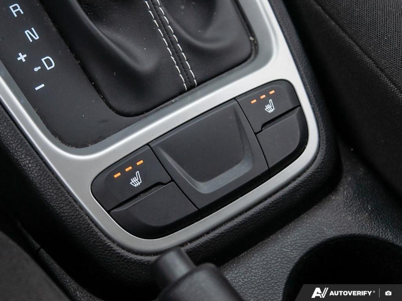 2022 Hyundai Venue Essential w/Two-Tone 4dr Front-Wheel Drive Photo