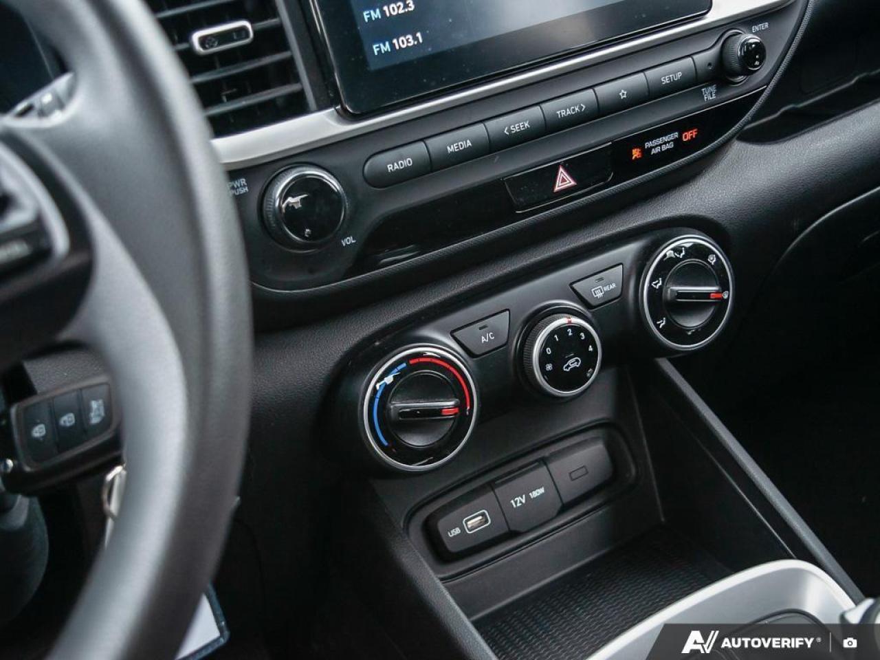 2022 Hyundai Venue Essential w/Two-Tone 4dr Front-Wheel Drive Photo