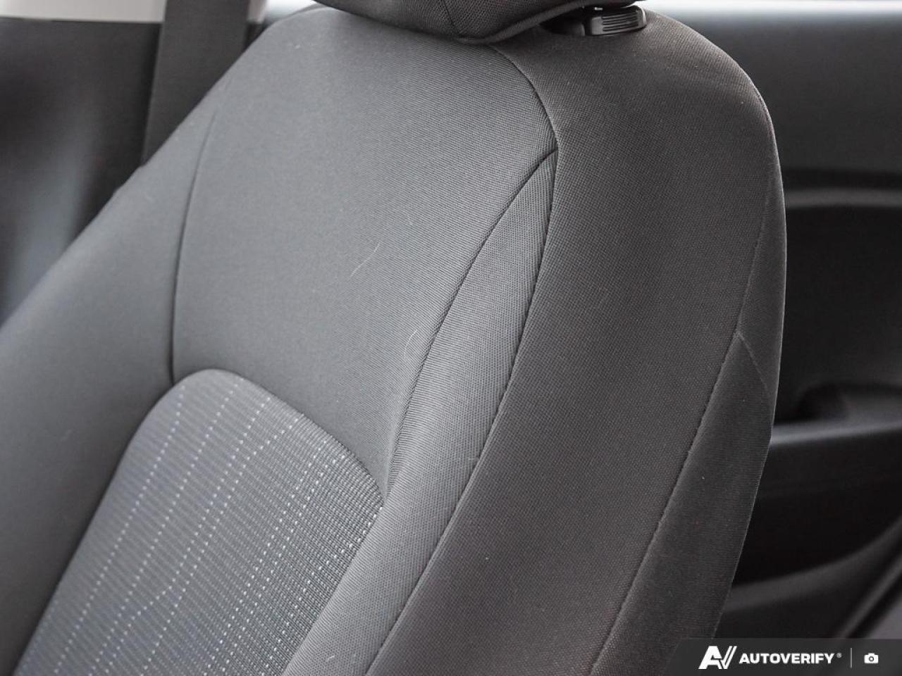 2022 Hyundai Venue Essential w/Two-Tone 4dr Front-Wheel Drive Photo