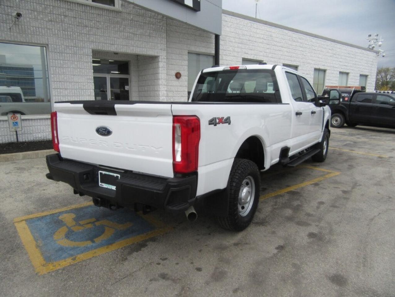 2024 Ford F-250 CREW CAB 4X4 8FT LONG BOX Photo2