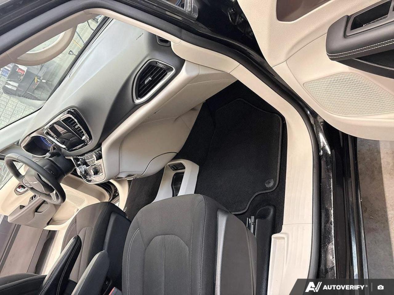 2024 Chrysler Grand Caravan SXT Front-Wheel Drive Passenger Van Photo