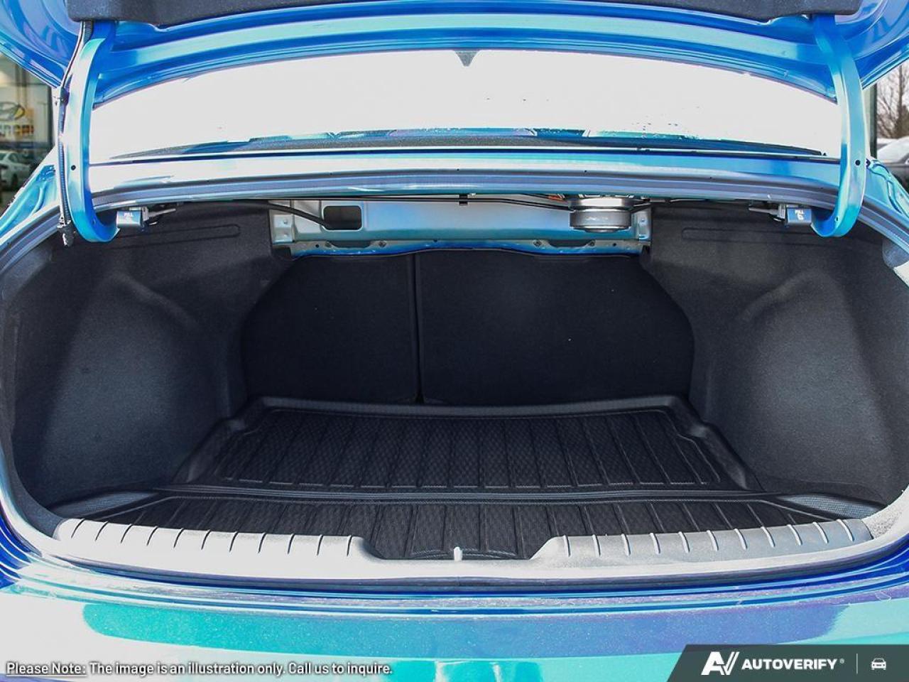 2026 Hyundai Elantra HEV Luxury w/Two-Tone Interior 4dr Sedan Photo