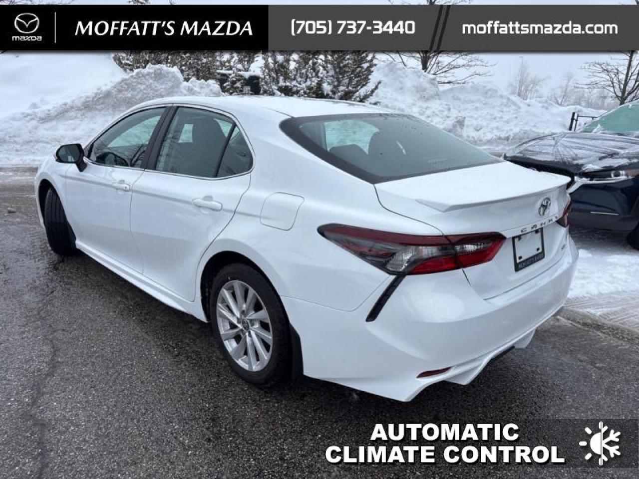 2024 Toyota Camry SE Photo2