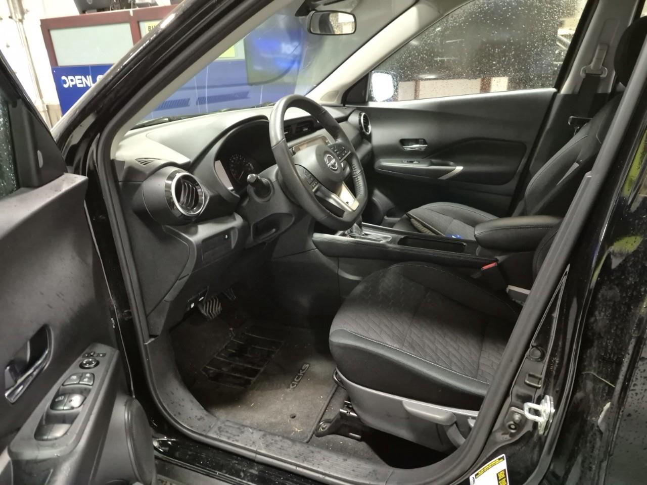 2025 Nissan Kicks Play SV 4dr Front-Wheel Drive Photo