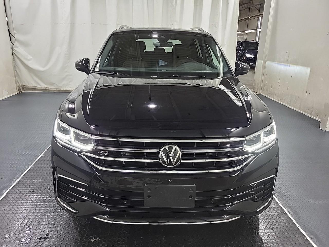 2024 Volkswagen Tiguan Highline R-LINE 4dr All-wheel Drive 4MOTION Photo