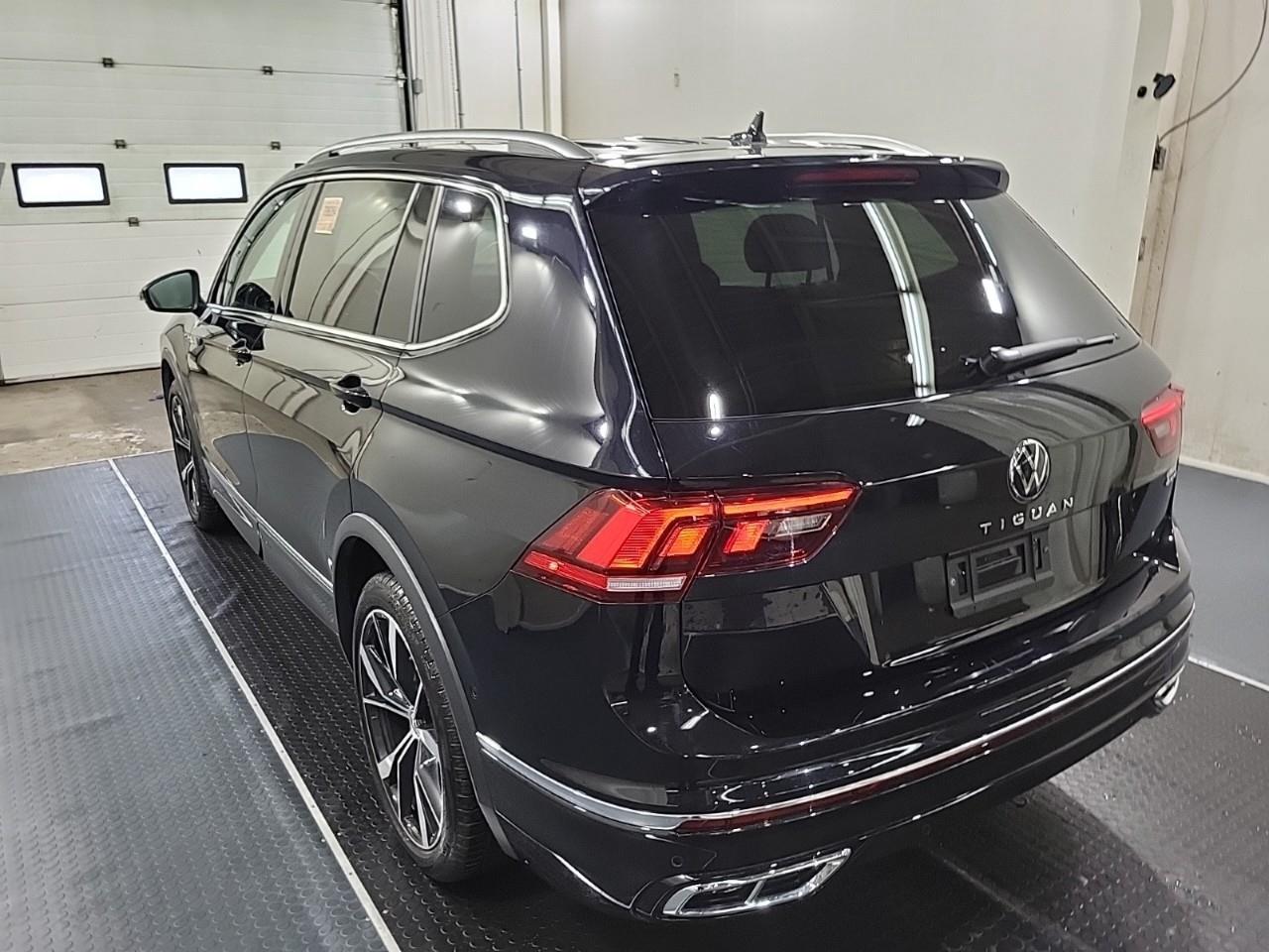 2024 Volkswagen Tiguan Highline R-LINE 4dr All-wheel Drive 4MOTION Photo