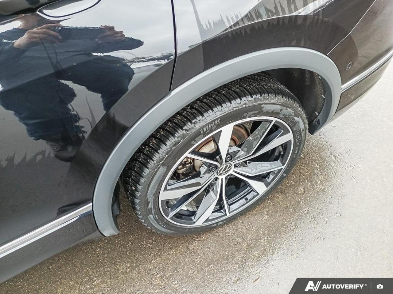 2024 Volkswagen Tiguan Highline R-LINE 4dr All-wheel Drive 4MOTION Photo