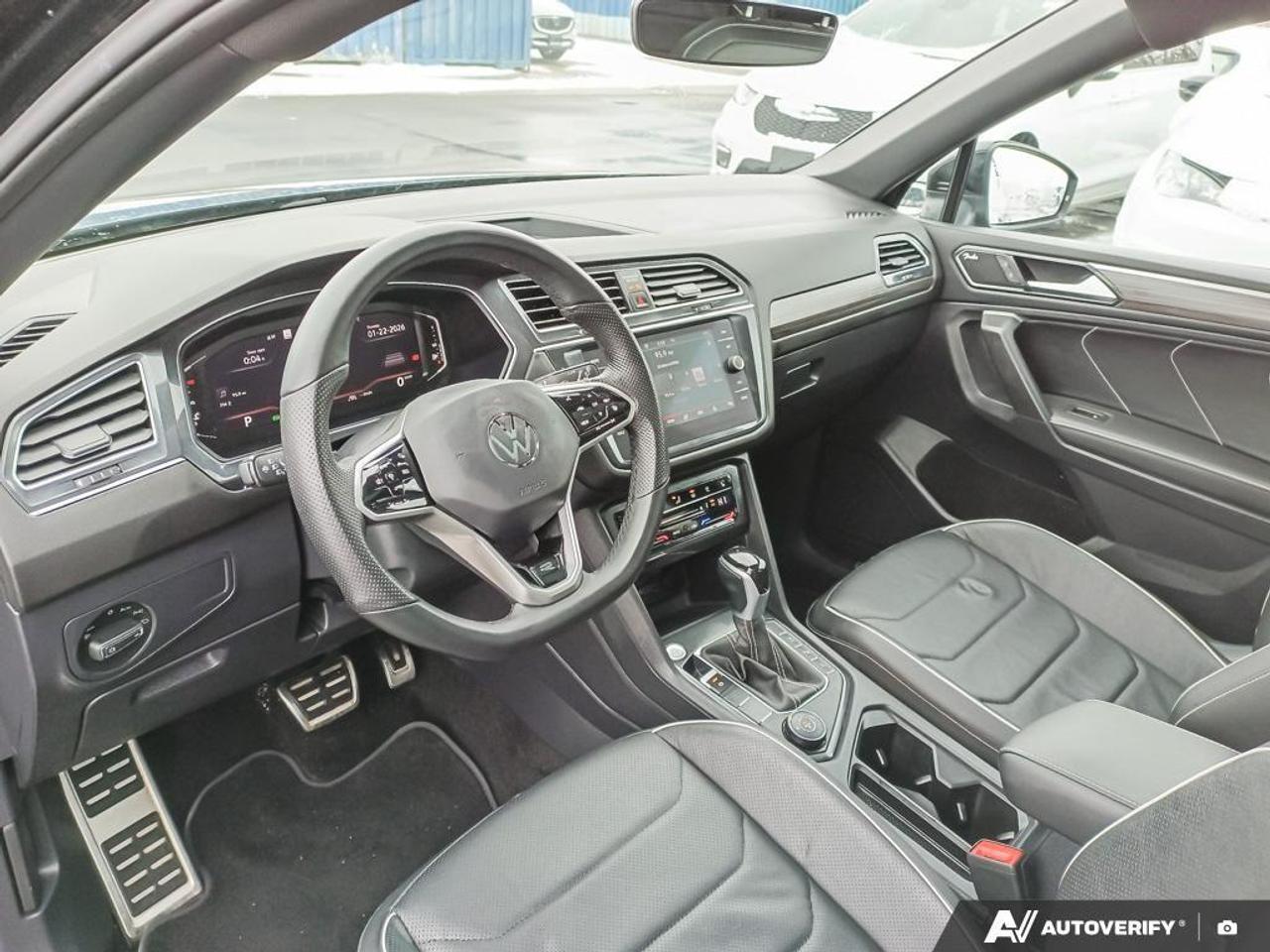 2024 Volkswagen Tiguan Highline R-LINE 4dr All-wheel Drive 4MOTION Photo