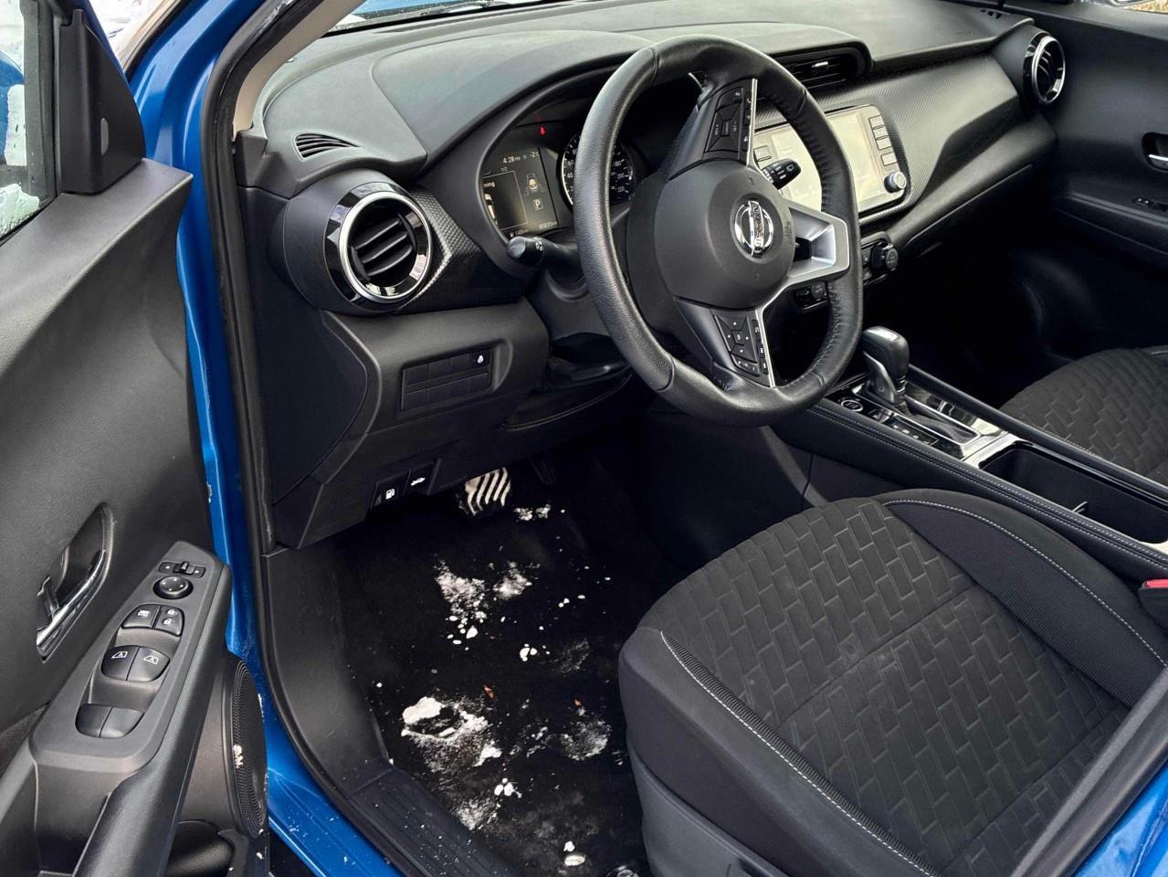 2021 Nissan Kicks SV 4dr Front-Wheel Drive Photo3