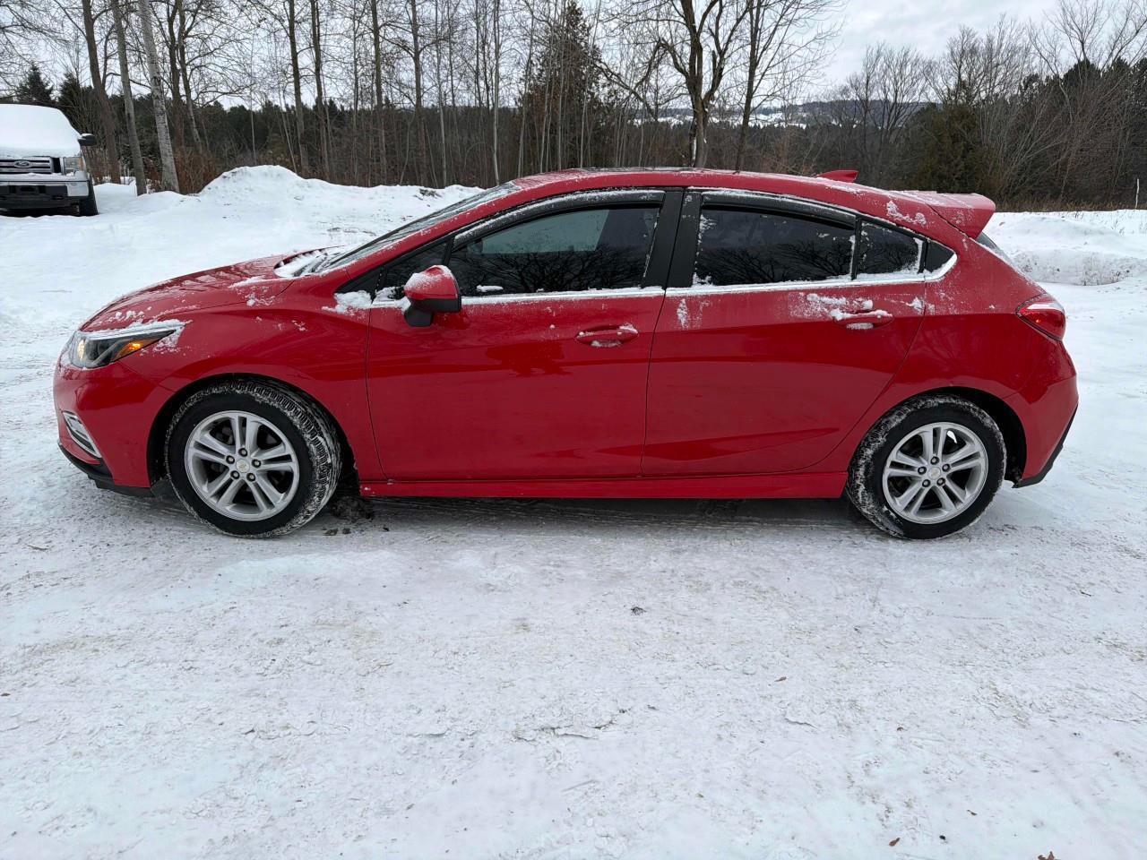 2017 Chevrolet Cruze LT Auto 4dr Hatchback Photo2