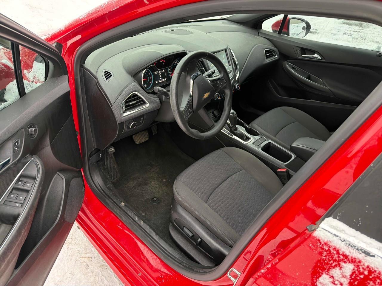 2017 Chevrolet Cruze LT Auto 4dr Hatchback Photo