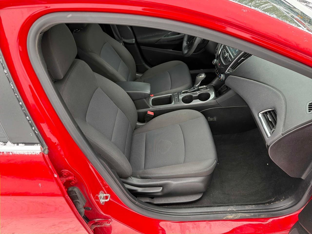 2017 Chevrolet Cruze LT Auto 4dr Hatchback Photo