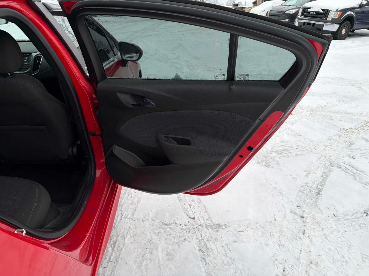 2017 Chevrolet Cruze LT Auto 4dr Hatchback Photo