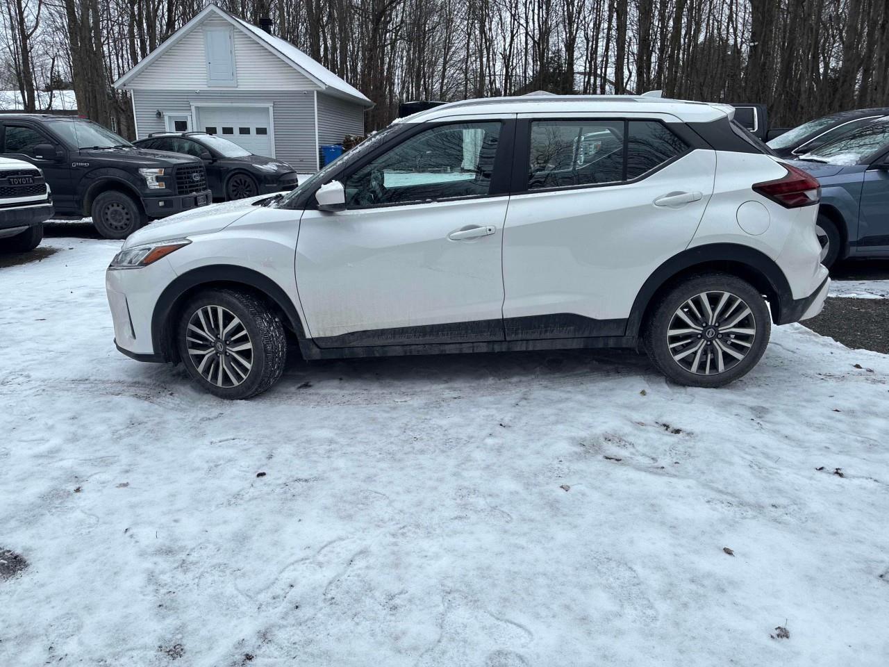 2021 Nissan Kicks SV 4dr Front-Wheel Drive Photo2