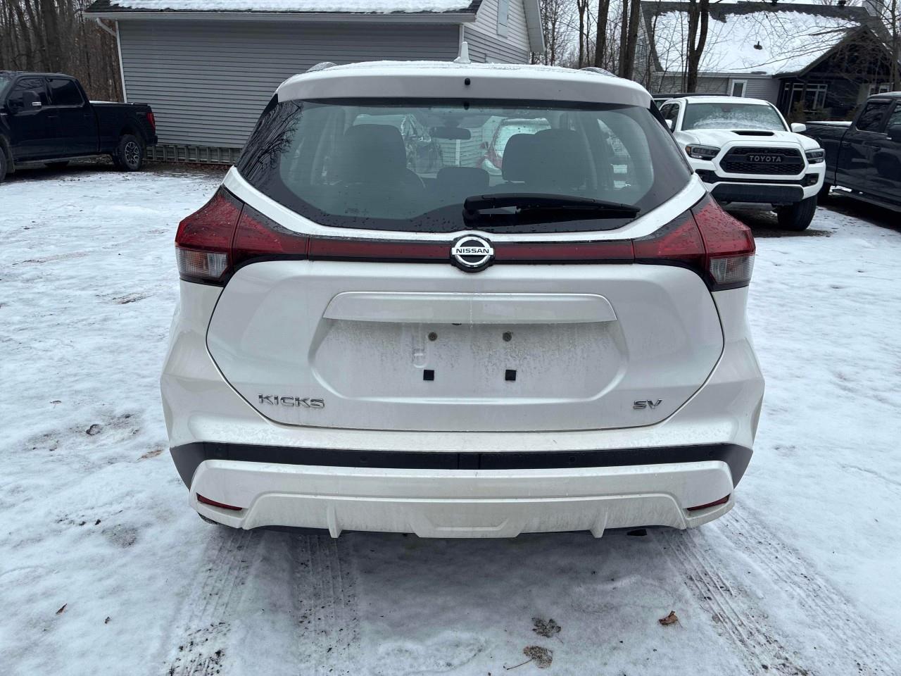 2021 Nissan Kicks SV 4dr Front-Wheel Drive Photo3