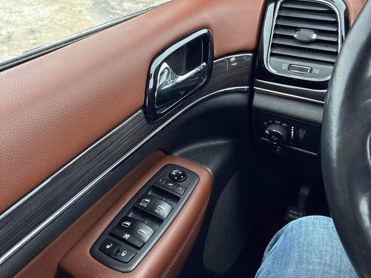 2021 Jeep Grand Cherokee Overland 4dr 4x4 Photo