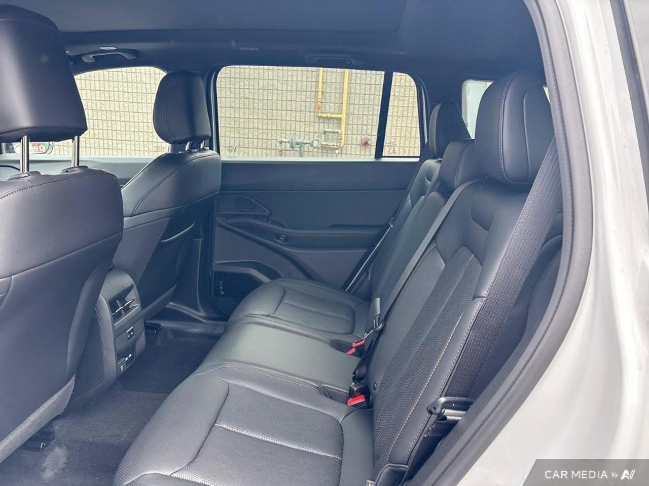 2026 Jeep Cherokee Overland 4dr 4x4 Photo