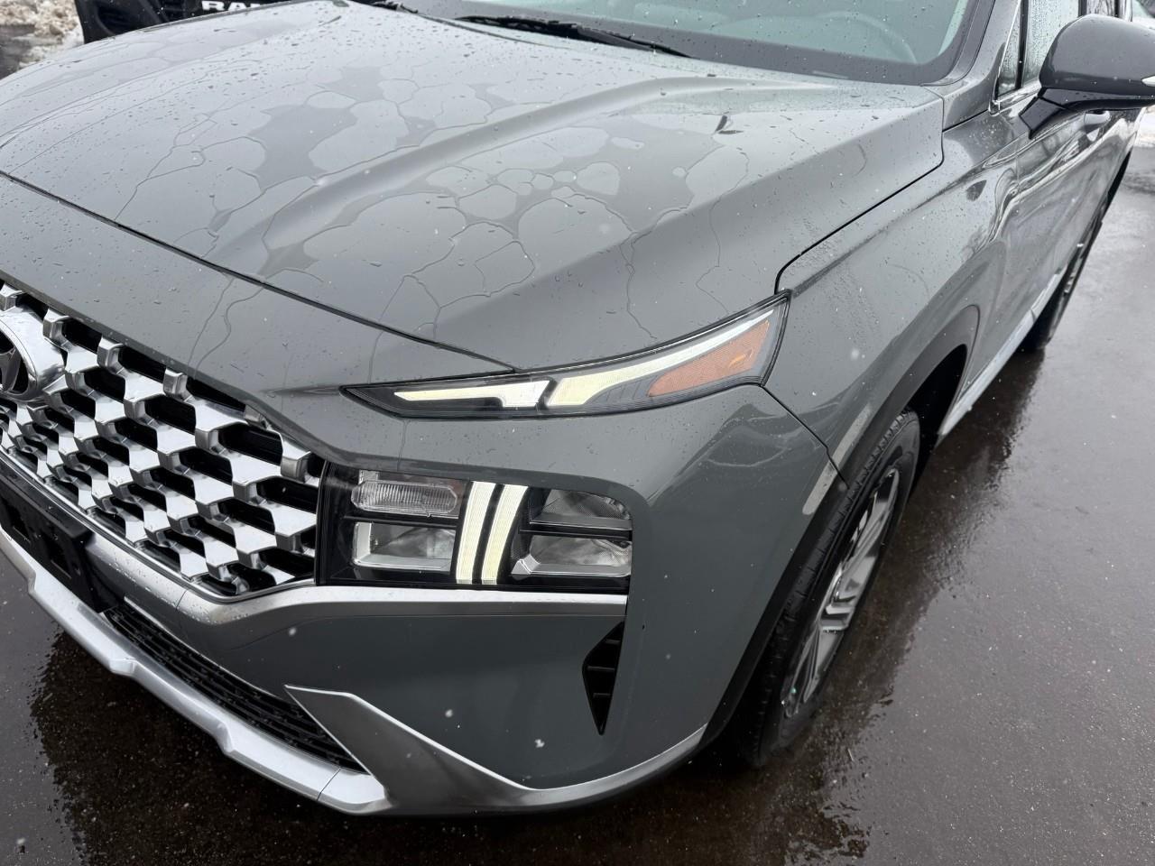 2022 Hyundai Santa Fe Preferred 4dr All-Wheel Drive Photo2