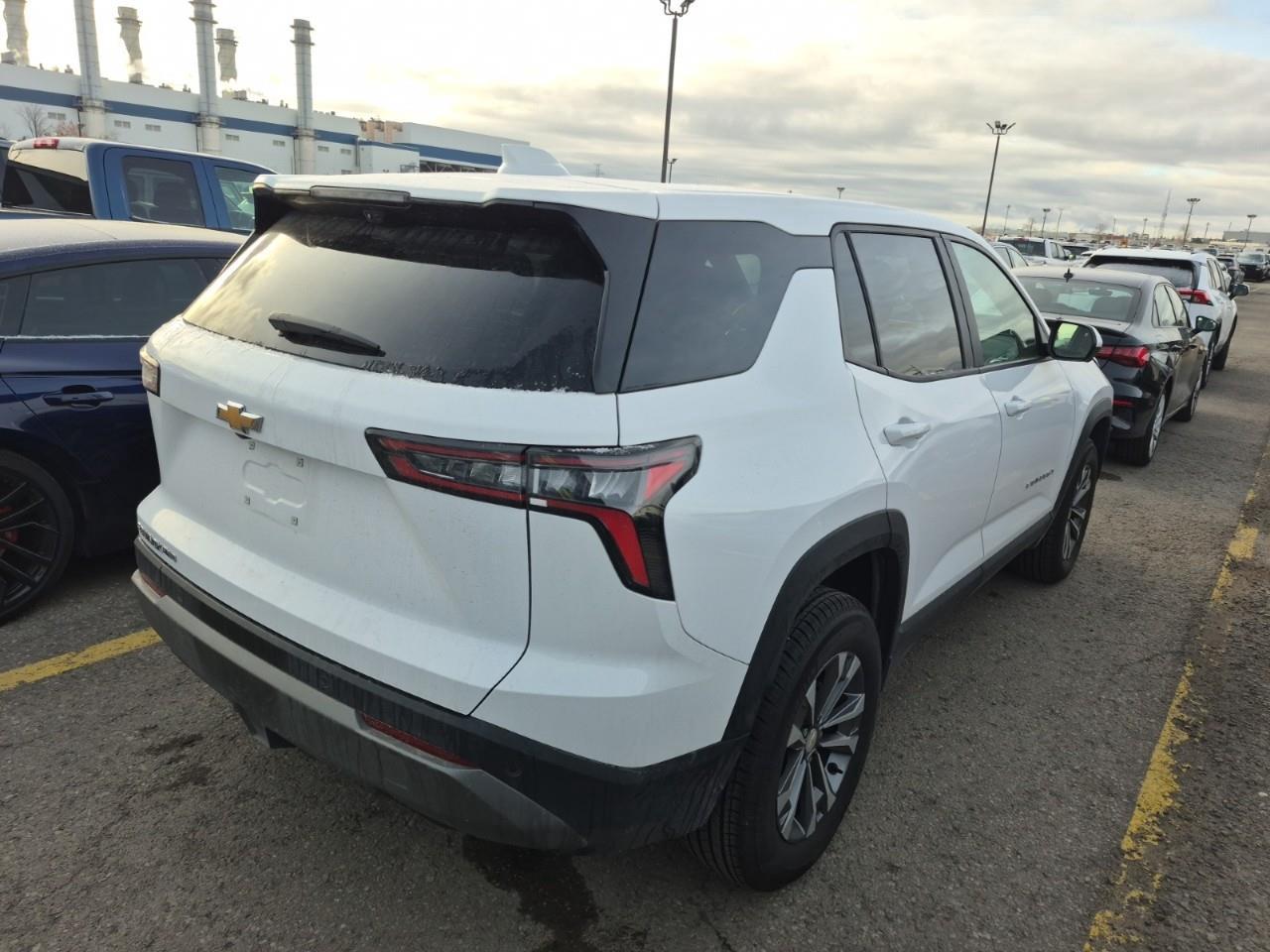 2025 Chevrolet Equinox LT 4dr All-Wheel Drive Photo3