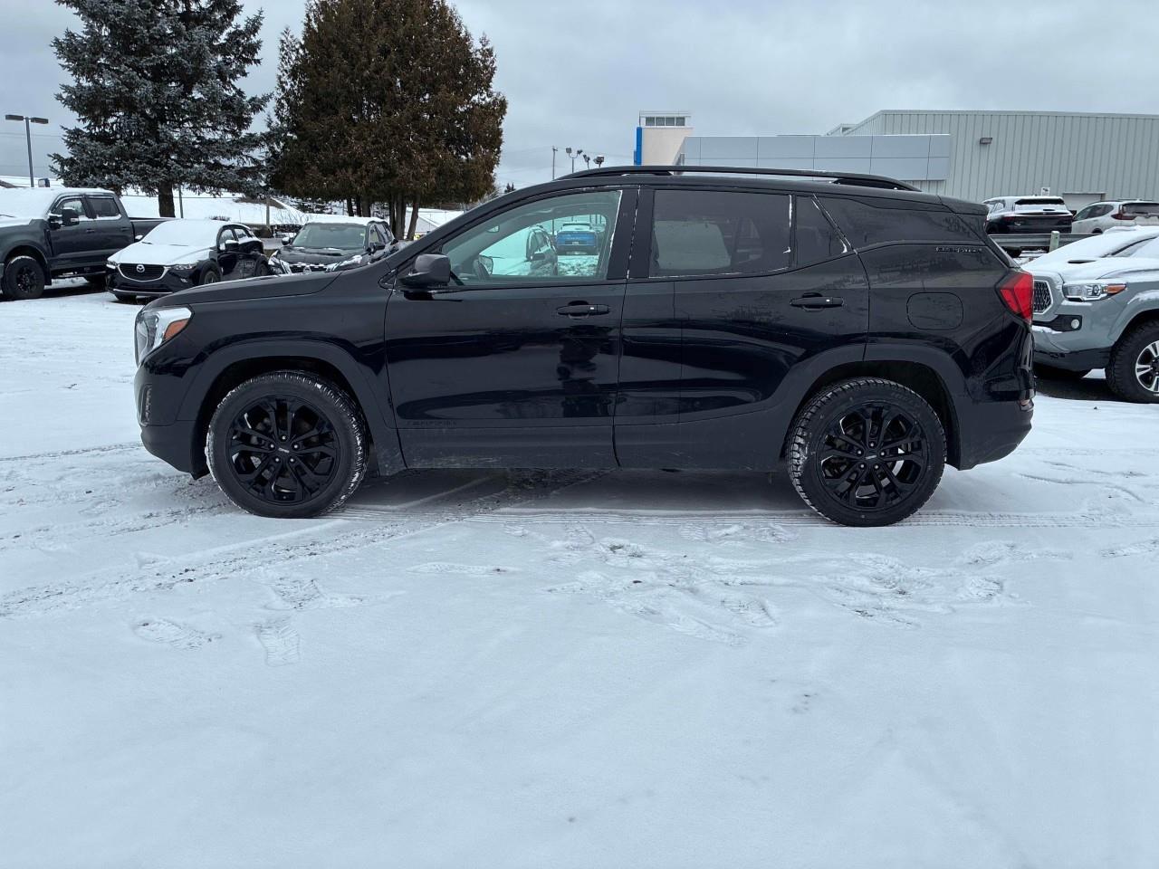 2021 GMC Terrain SLE Front-Wheel Drive Photo2