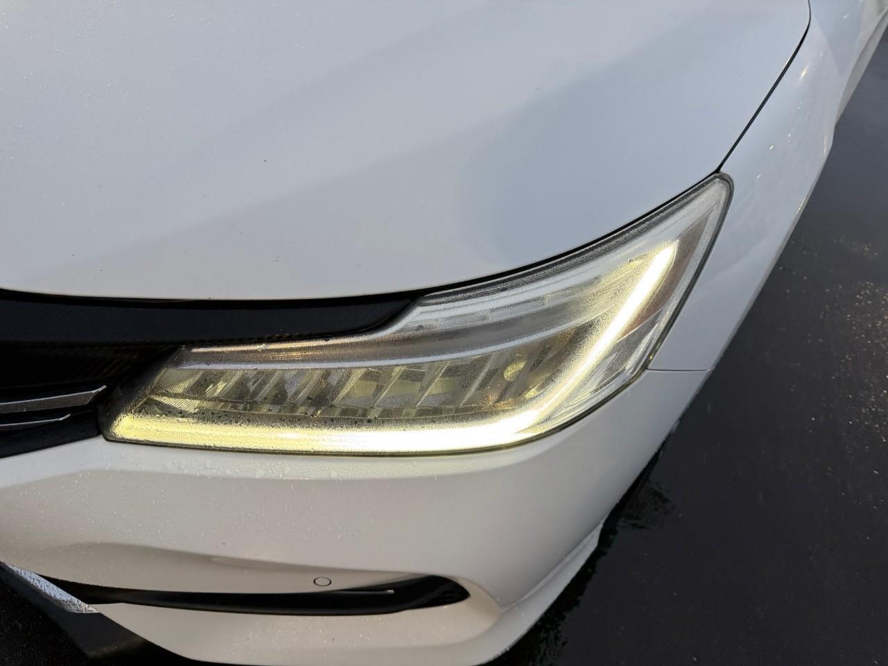 2016 Honda Accord Touring V6 (A6) 4dr Sedan Photo