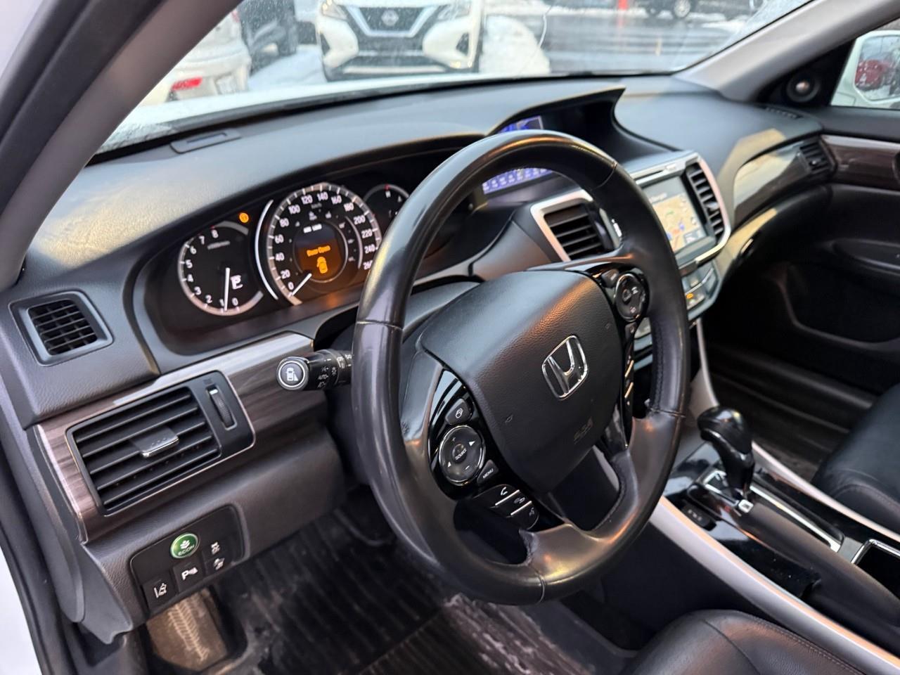 2016 Honda Accord Touring V6 (A6) 4dr Sedan Photo