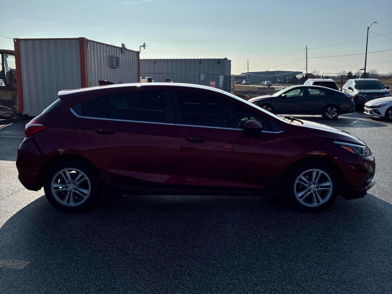 2017 Chevrolet Cruze LT Auto 4dr Hatchback Photo3