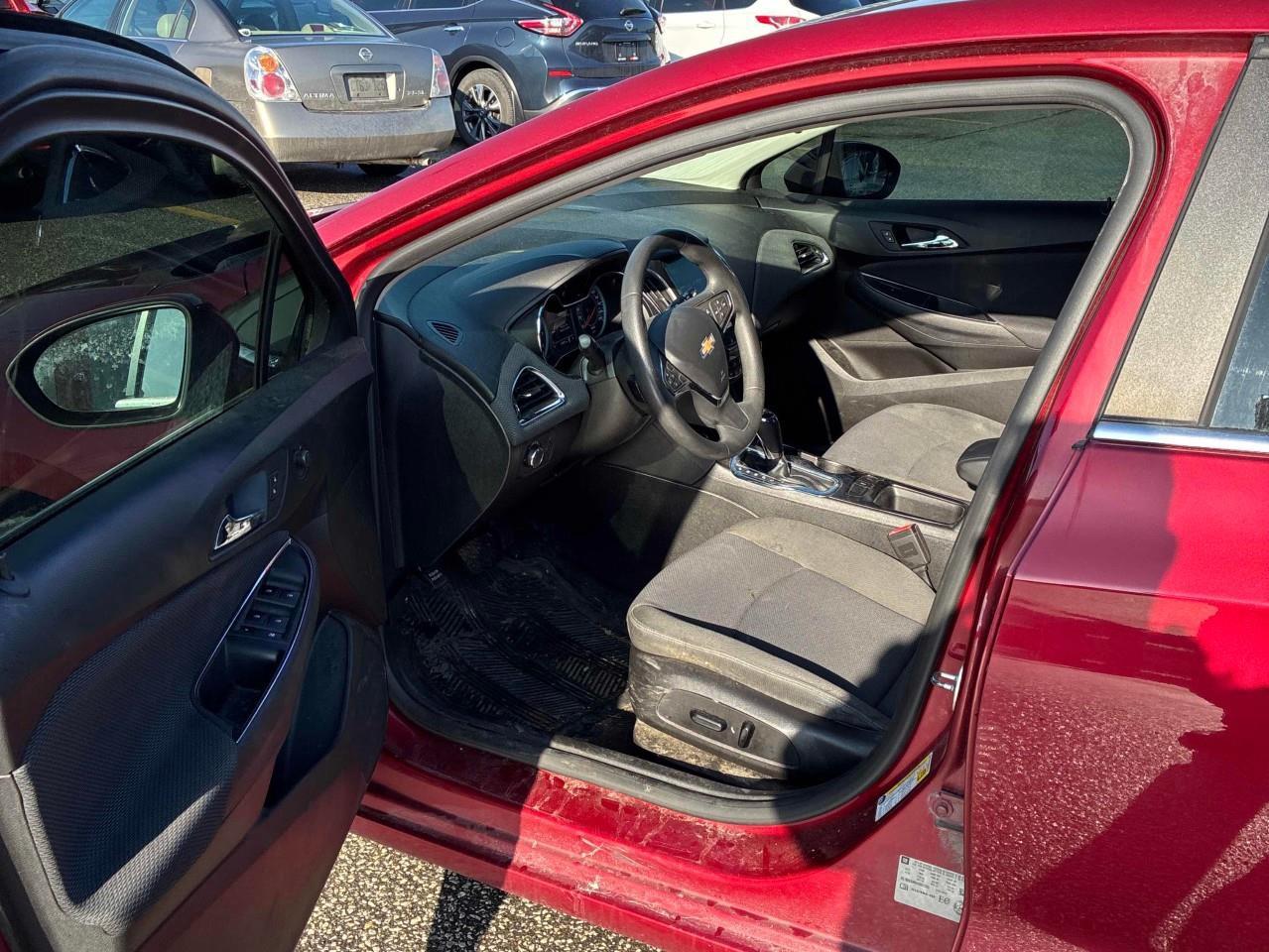 2017 Chevrolet Cruze LT Auto 4dr Hatchback Photo