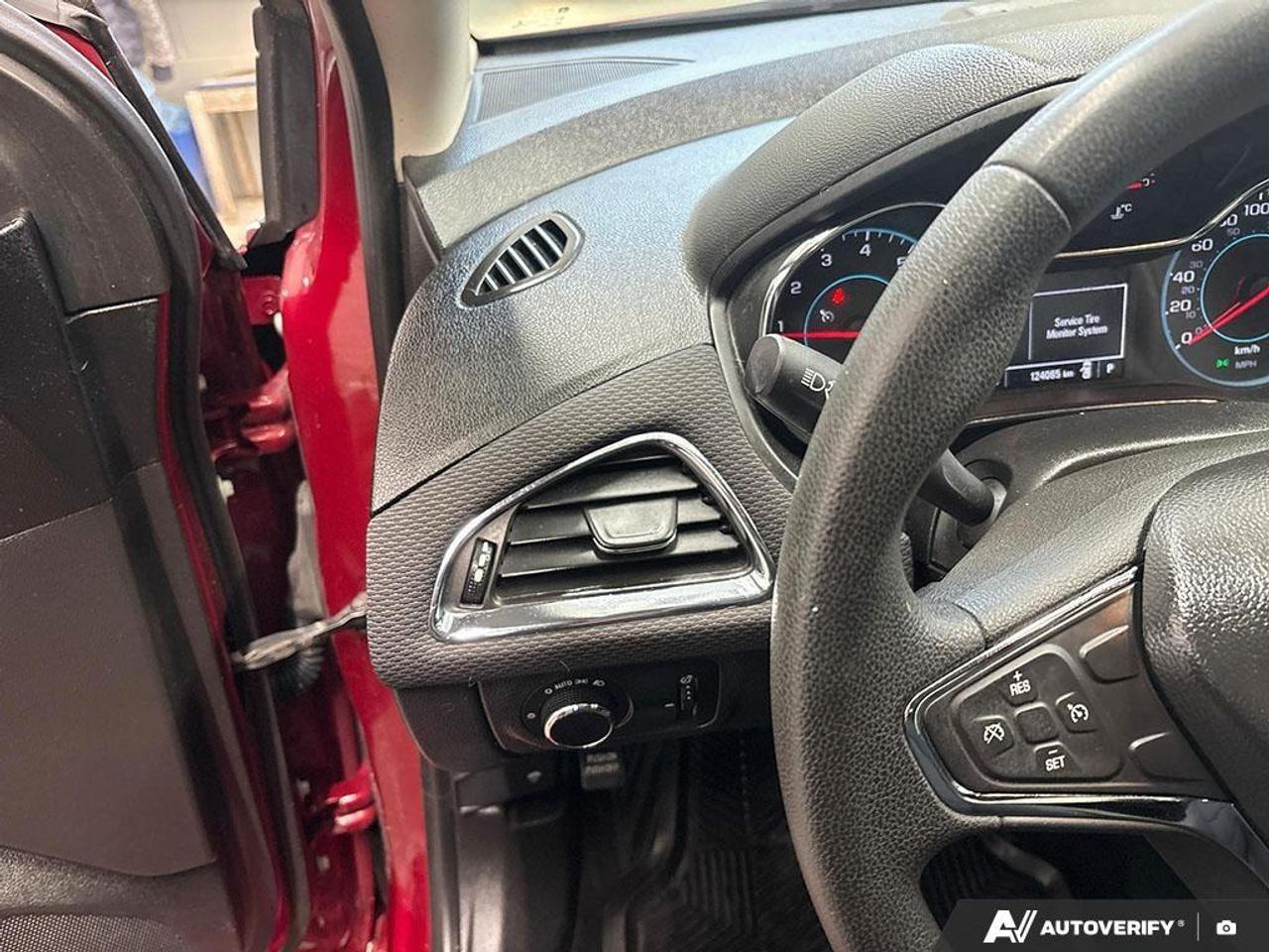 2017 Chevrolet Cruze LT Auto 4dr Hatchback Photo