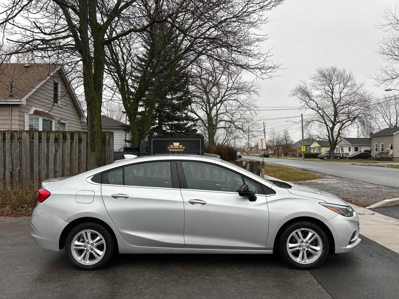 2018 Chevrolet Cruze LT Auto 4dr Sedan Photo4