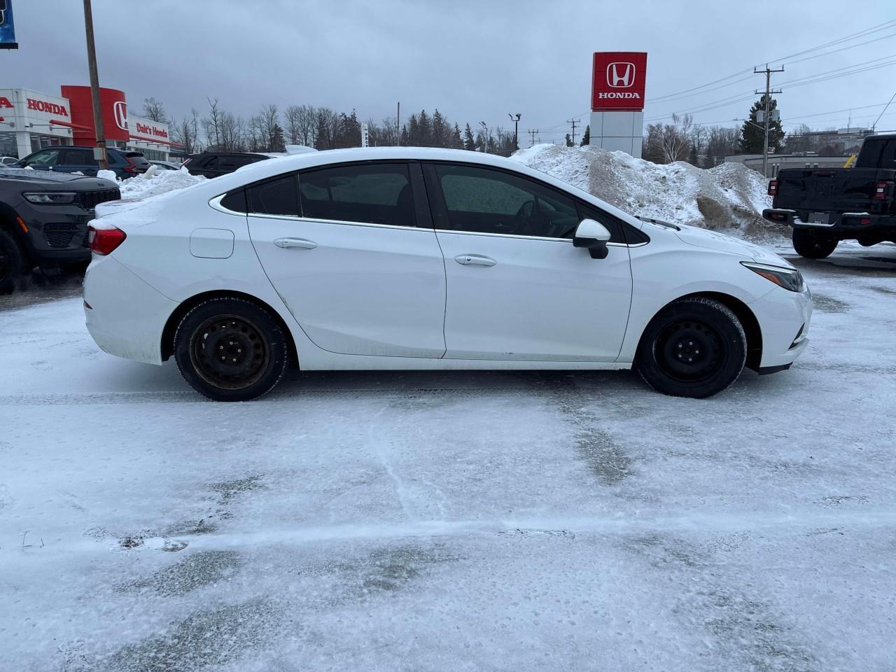 2018 Chevrolet Cruze LT Auto 4dr Sedan Photo4