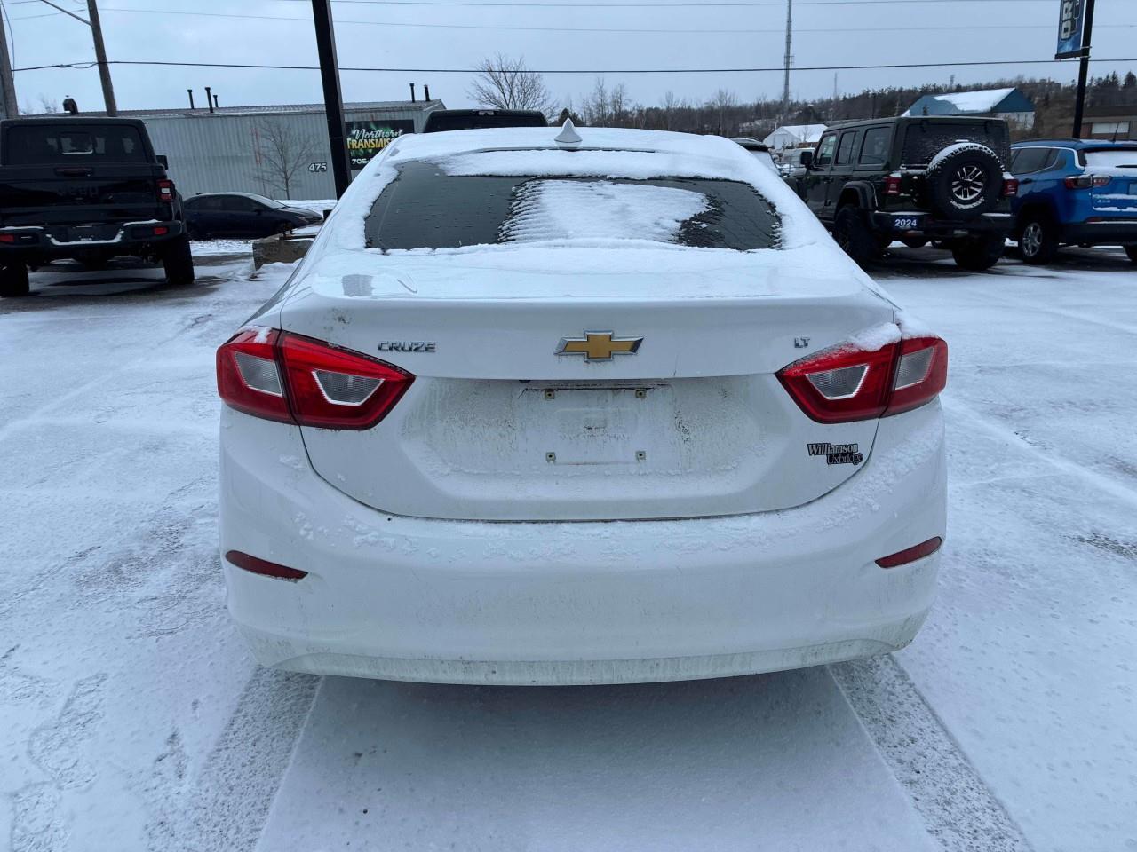 2018 Chevrolet Cruze LT Auto 4dr Sedan Photo3