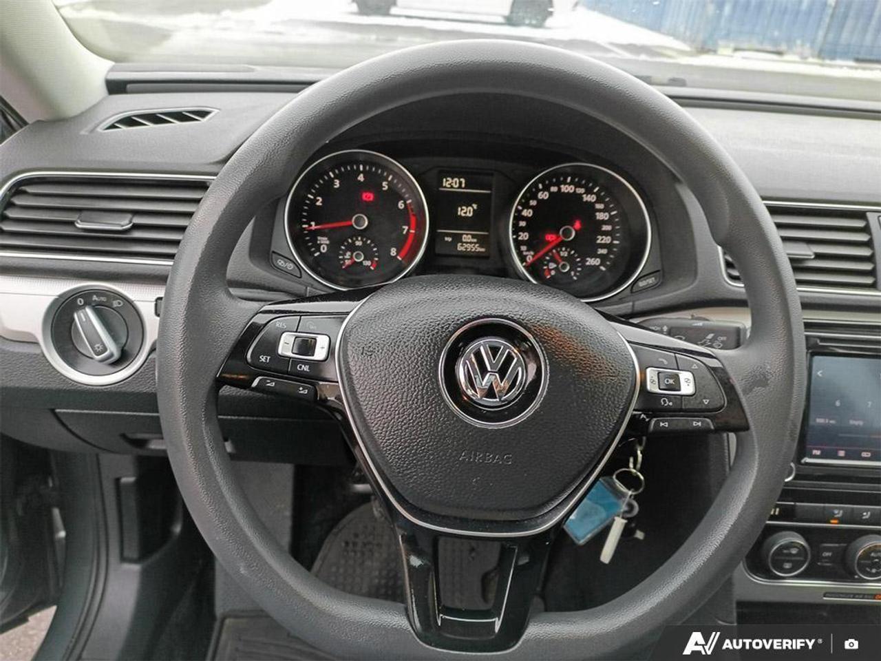 2016 Volkswagen Passat  Photo