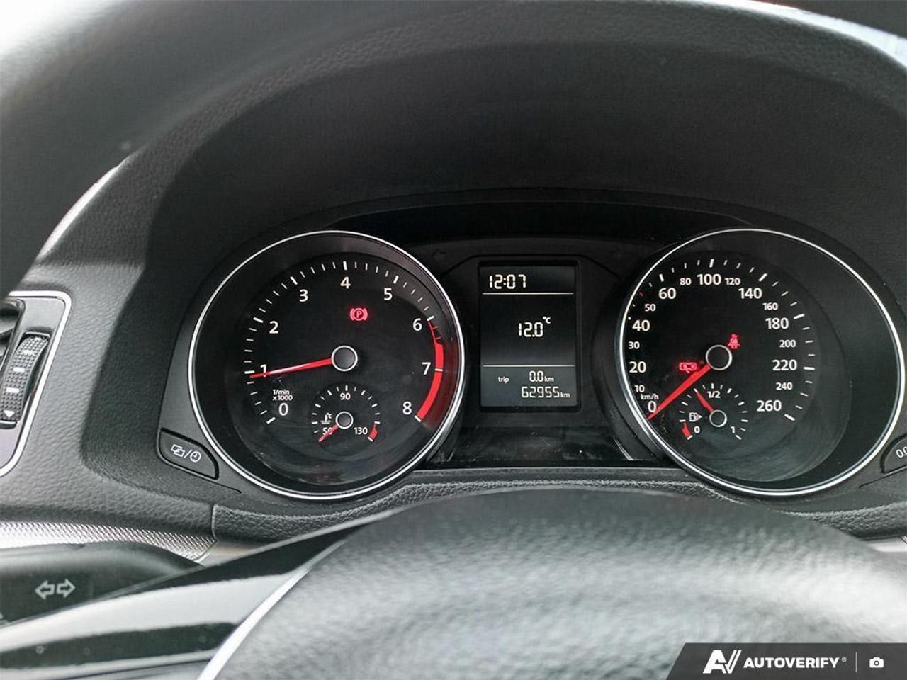 2016 Volkswagen Passat  Photo
