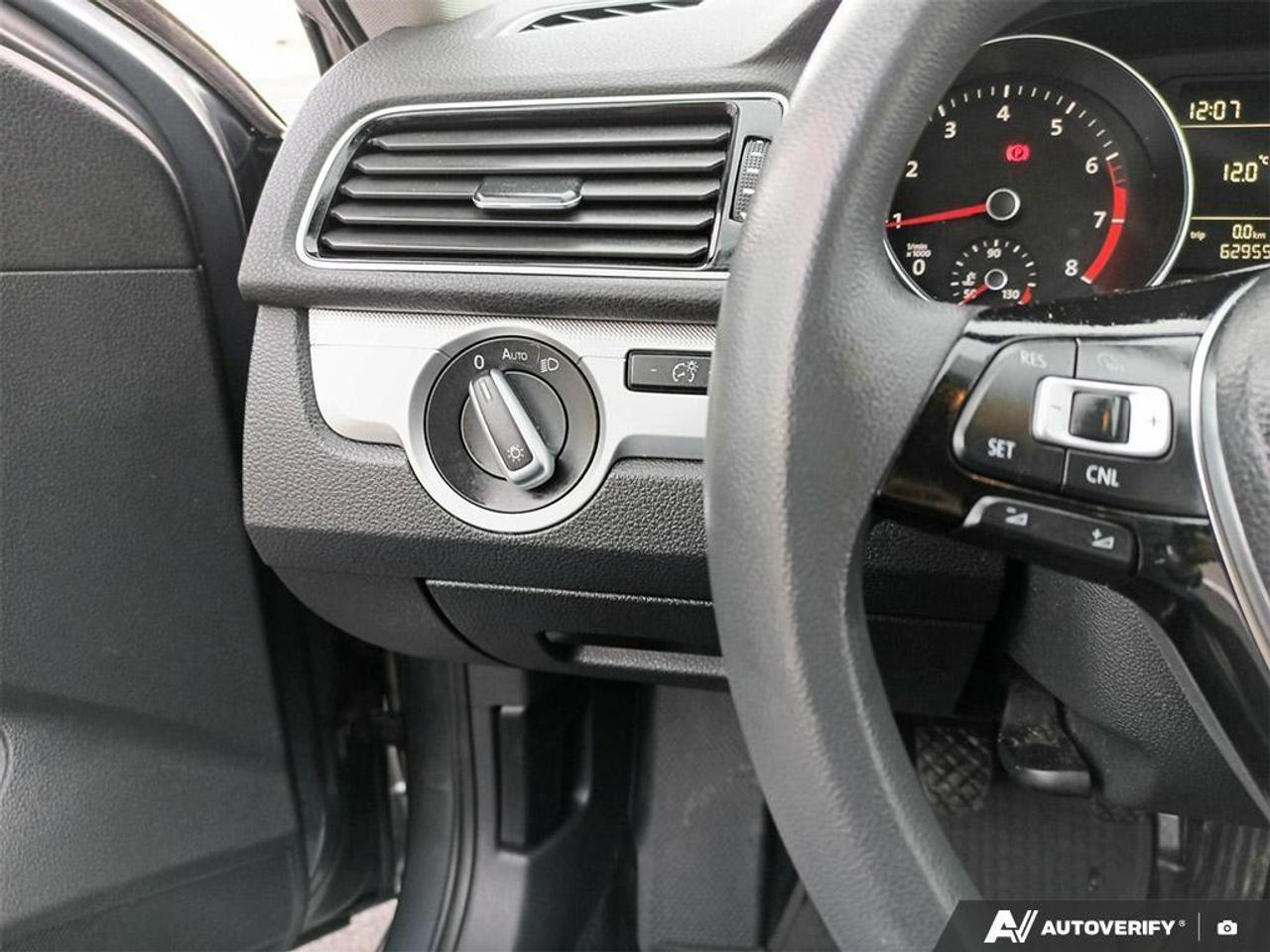 2016 Volkswagen Passat  Photo