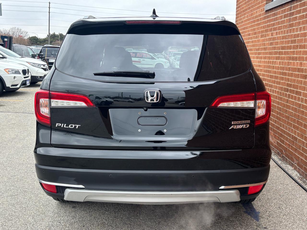 2019 Honda Pilot Touring 8-Passenger AWD Photo4
