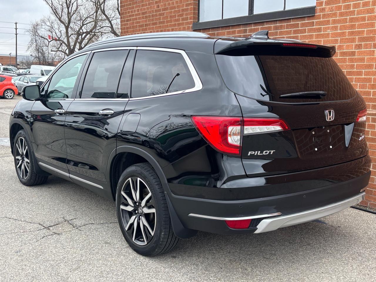 2019 Honda Pilot Touring 8-Passenger AWD Photo3