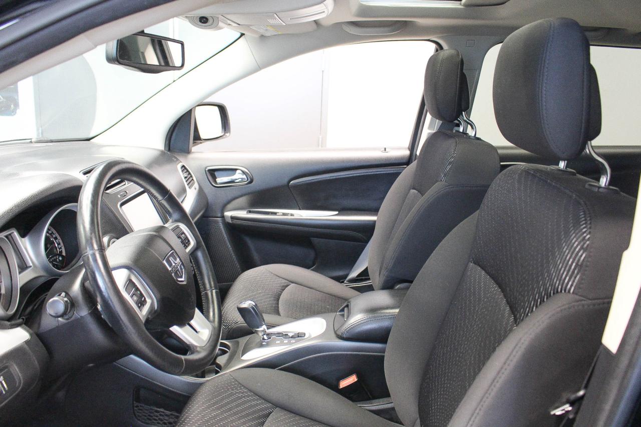 2016 Dodge Journey SXT/Limited LOW KMS - CLOTH UPHOLSTERY - CD PLAYER Photo