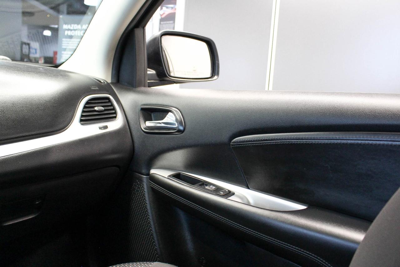 2016 Dodge Journey SXT/Limited LOW KMS - CLOTH UPHOLSTERY - CD PLAYER Photo