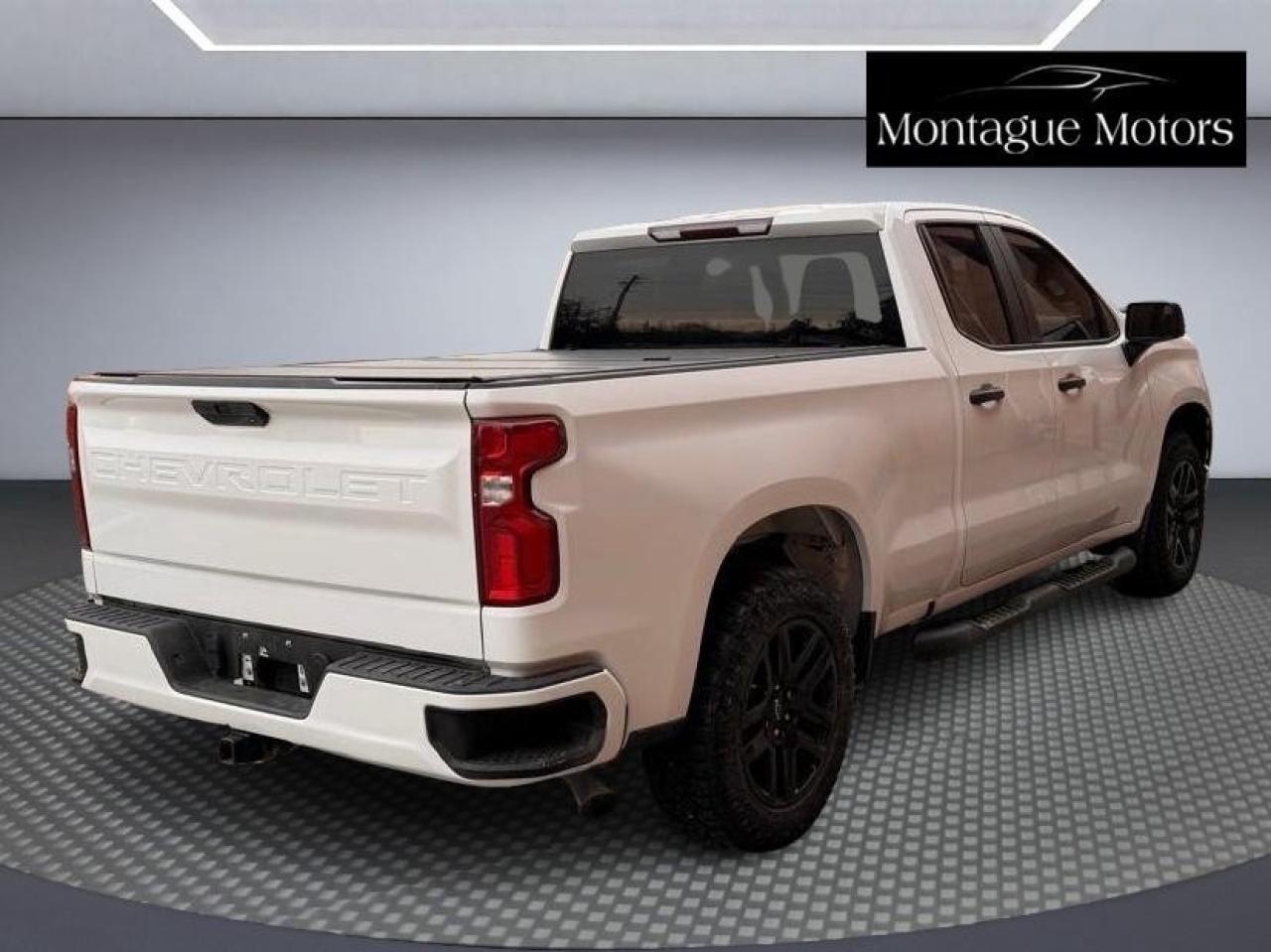 2020 Chevrolet Silverado 1500 Double Cab Standard Box 4-Wheel Drive Custom Photo4