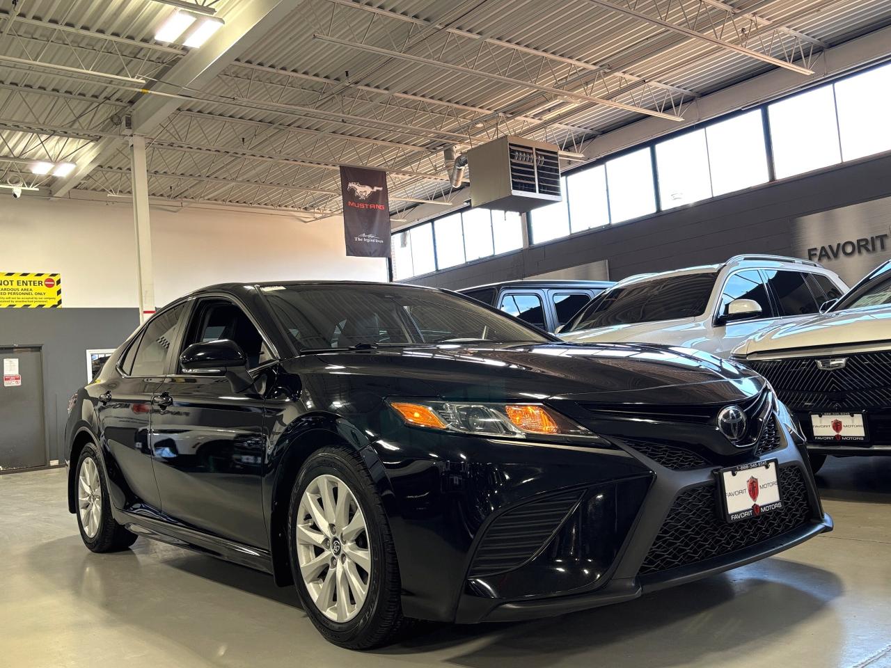2020 Toyota Camry SE|ALLOYS|LEATHER|BACKUPCAMERA|HEATEDSEATS|+++ Photo