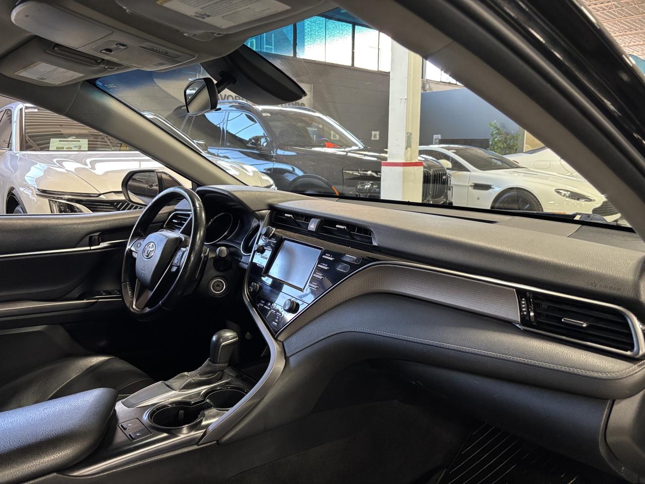 2020 Toyota Camry SE|ALLOYS|LEATHER|BACKUPCAMERA|HEATEDSEATS|+++ Photo