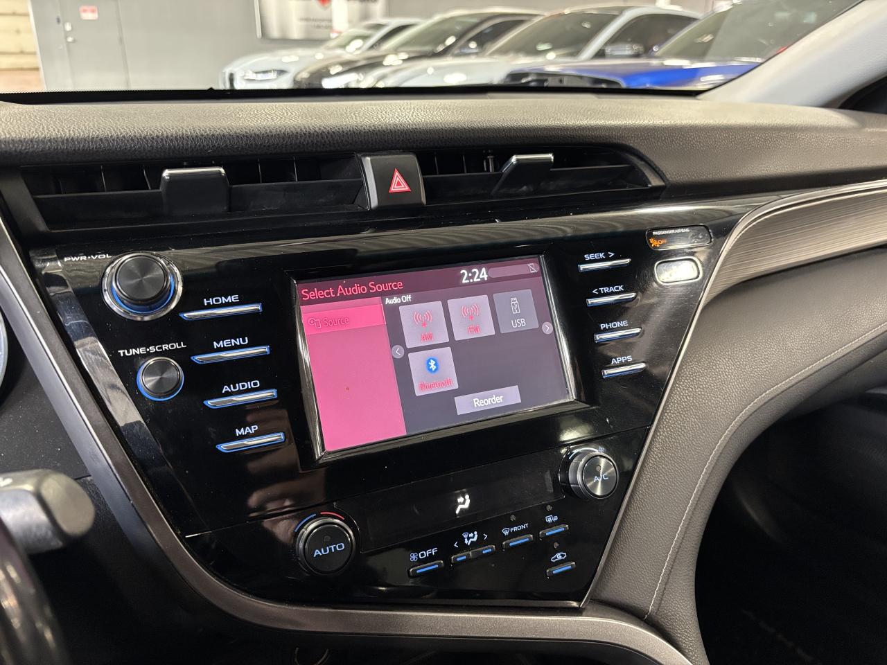 2020 Toyota Camry SE|ALLOYS|LEATHER|BACKUPCAMERA|HEATEDSEATS|+++ Photo