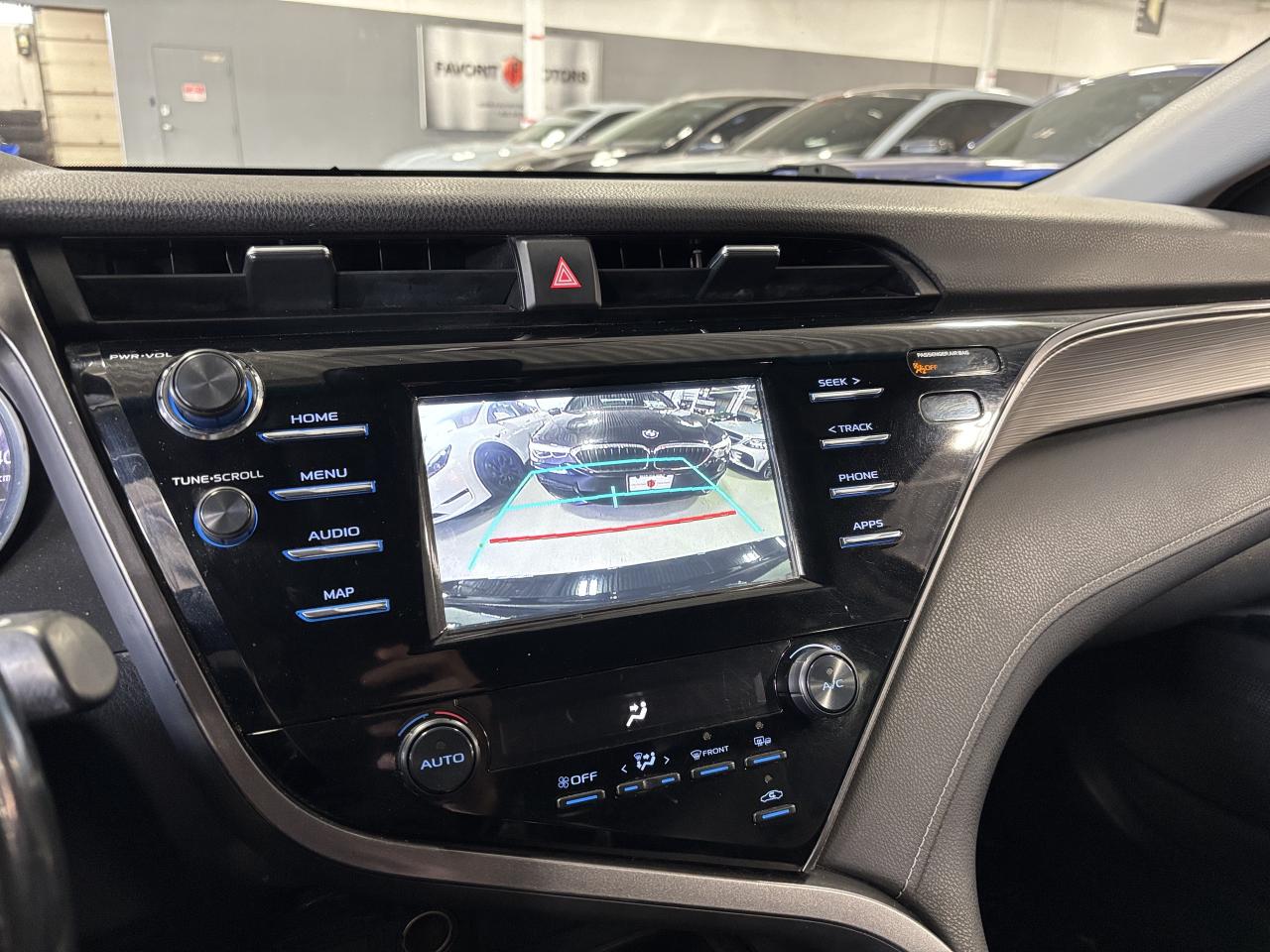 2020 Toyota Camry SE|ALLOYS|LEATHER|BACKUPCAMERA|HEATEDSEATS|+++ Photo