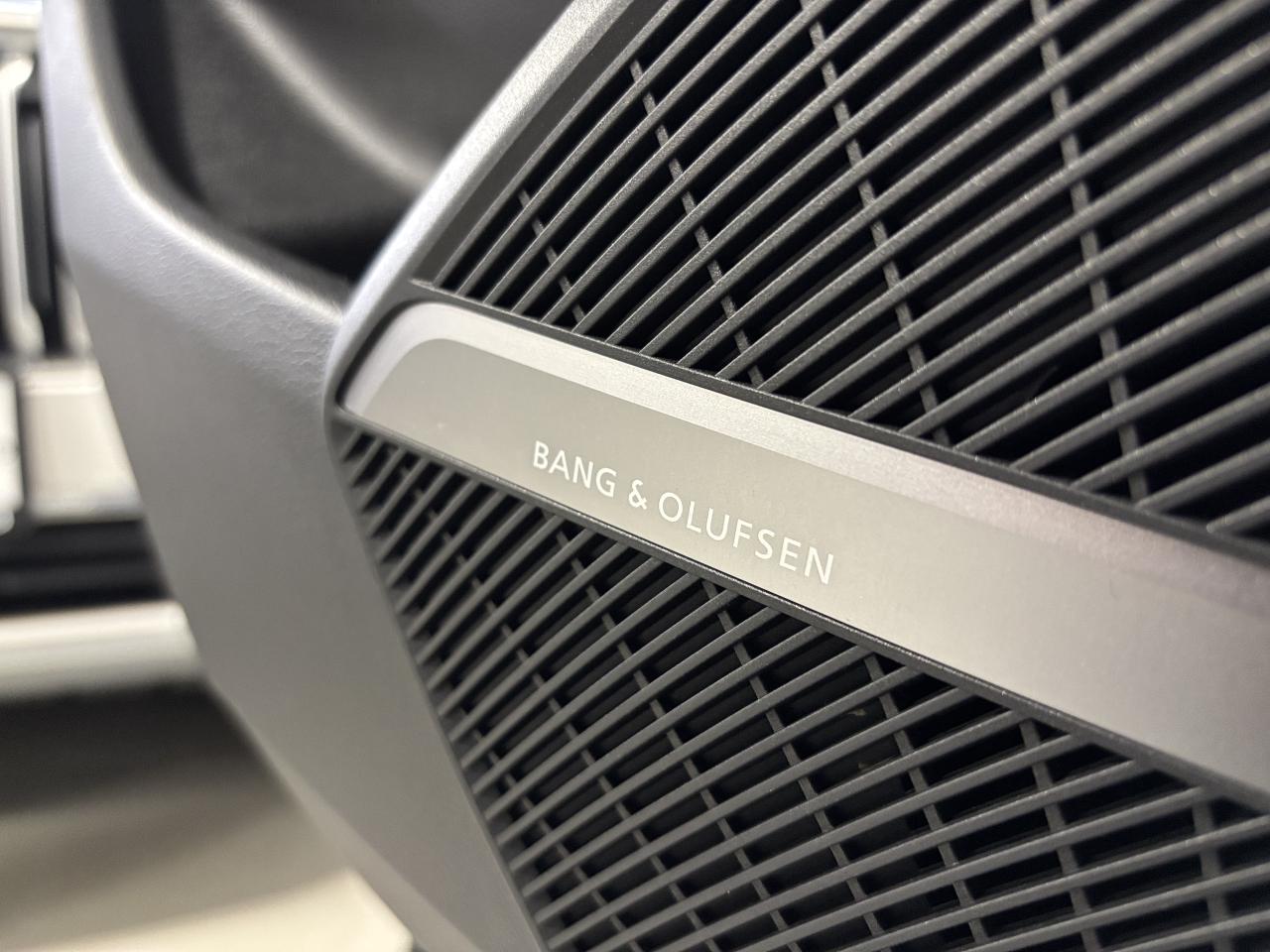 2018 Audi Q5 Technik|QUATTRO|S-TRONIC|CLUSTERNAV|AMBIENT|PANO|+ Photo