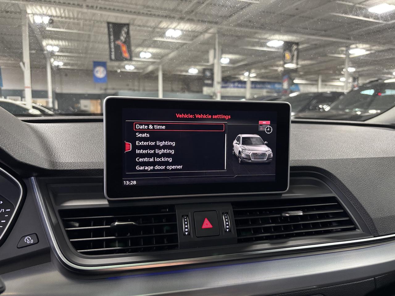 2018 Audi Q5 Technik|QUATTRO|S-TRONIC|CLUSTERNAV|AMBIENT|PANO|+ Photo