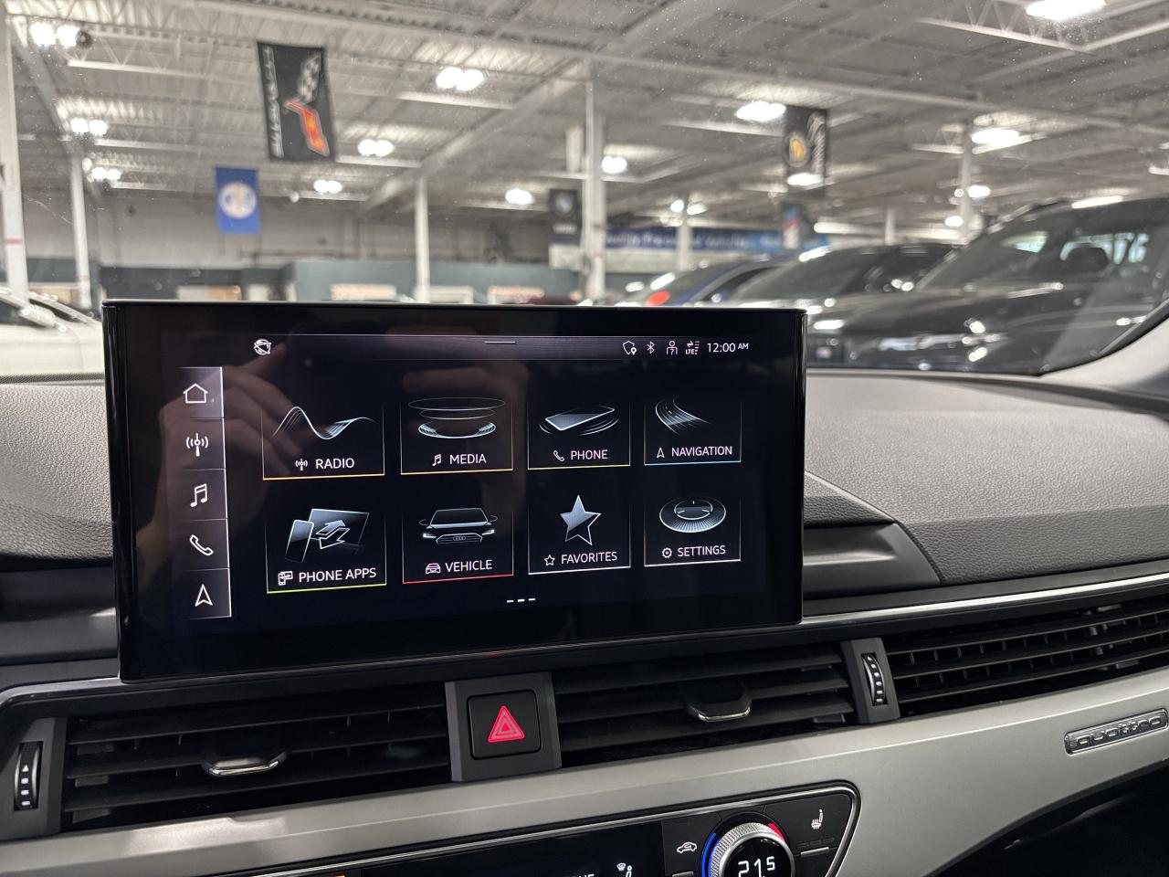 2023 Audi A4 Komfort|QUATTRO|ALLOYS|LEATHER|BACKUPCAM|SUNROOF|+ Photo