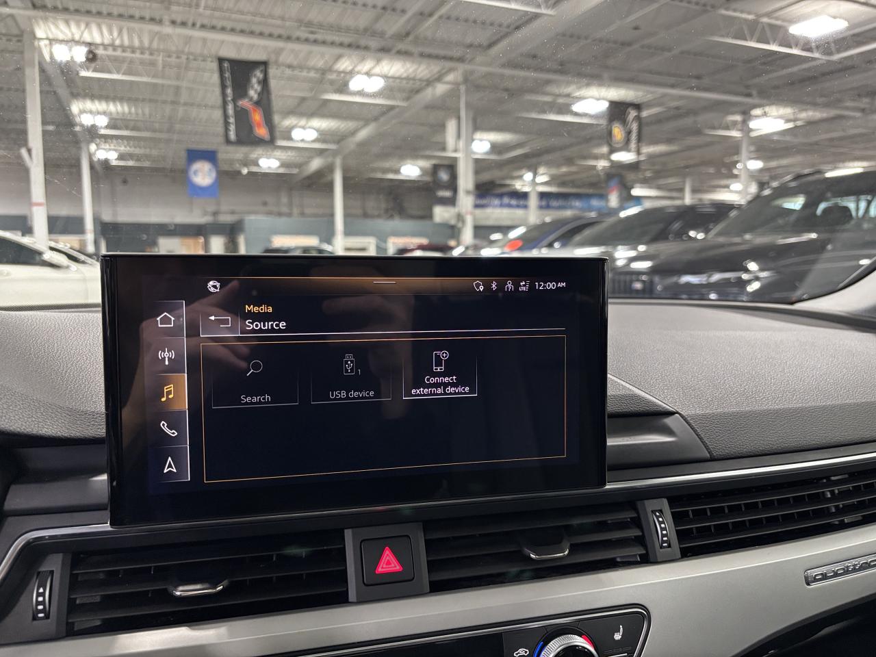 2023 Audi A4 Komfort|QUATTRO|ALLOYS|LEATHER|BACKUPCAM|SUNROOF|+ Photo