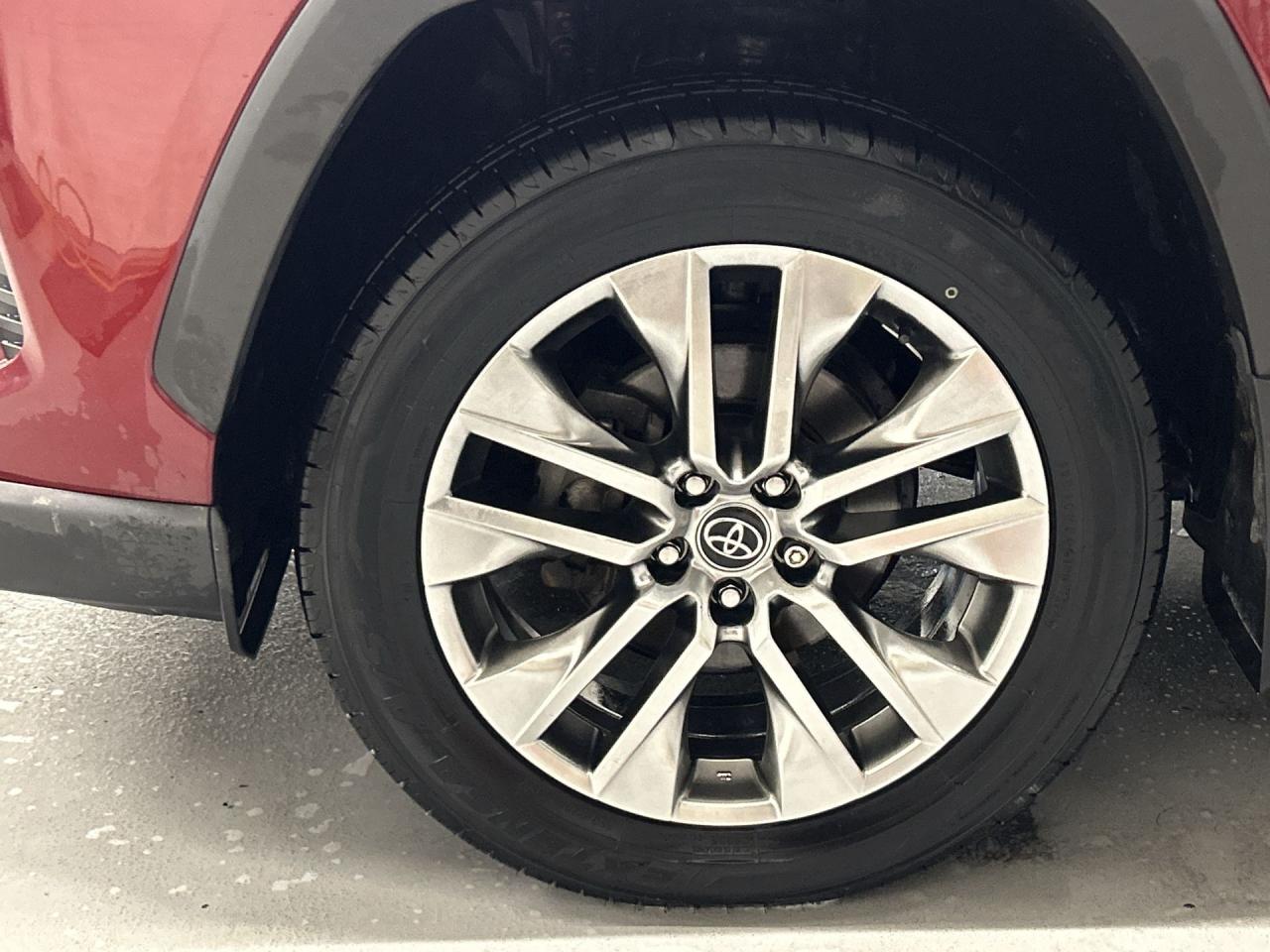 2019 Toyota RAV4 XLE PREMIUM AWD | LEATHER | SUNROOF | CARPLAY | Photo