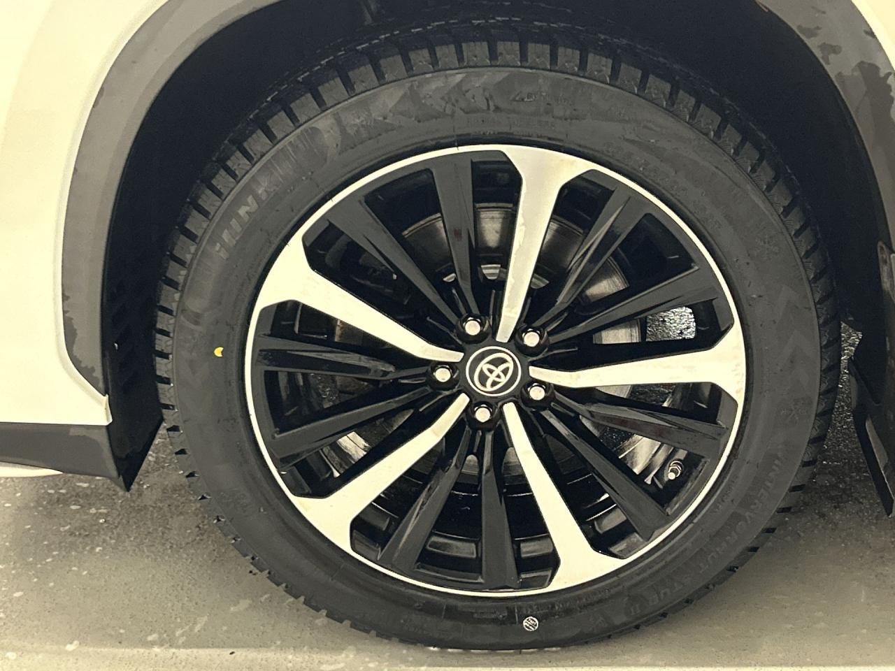 2021 Toyota Highlander XSE AWD | 7-PASS | SUNROOF | RED LEATHER | CARPLAY Photo4